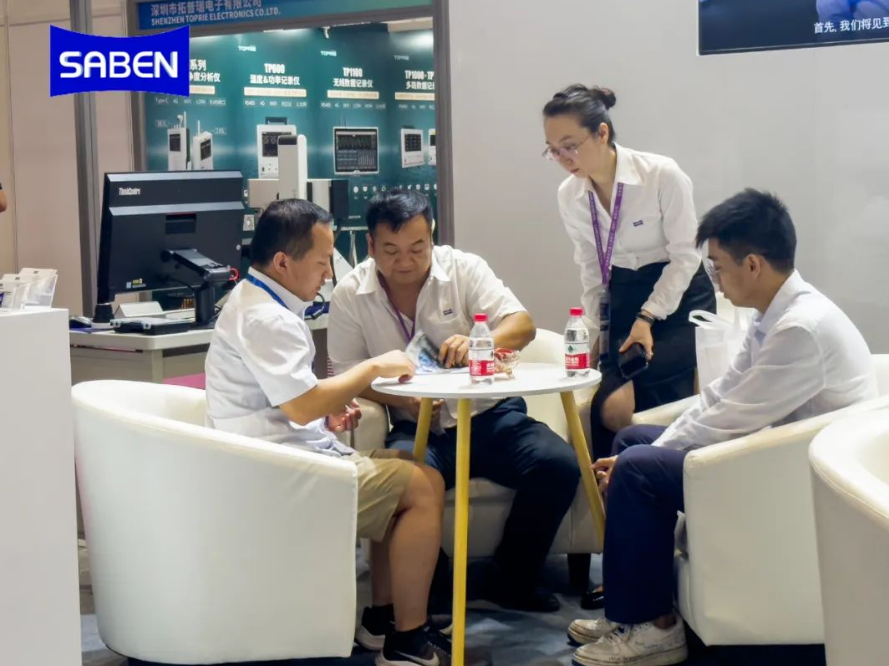 德国进口蔡司雷竞技raybet1
在工业博览会客户洽谈